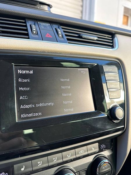 Škoda Octavia (2014) 2.0 TDI 110 KW DSG ACC TAZNE - fotka 28 z 37