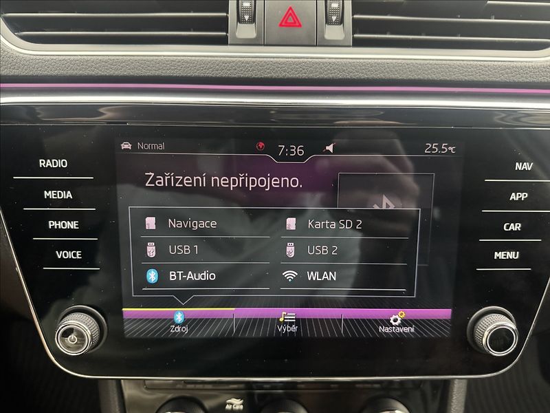 Škoda Superb 2,0 DSG 4X4 ACC CANTON STYLE+ - fotka 17 z 49