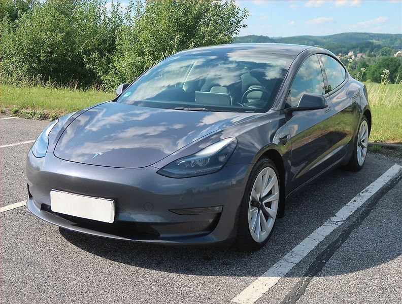 Tesla Model 3 (2022) Long Range 4WD 79kWh, SoH 89% - fotka 2 z 15