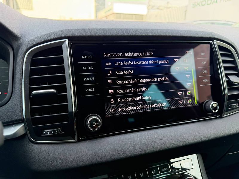 Škoda Karoq Style Plus 1,5 TSI 110kW 7° DS - fotka 13 z 38