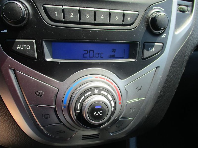 Hyundai ix20 1,6 CVVT, digiklima,servis,CZ, - fotka 21 z 39