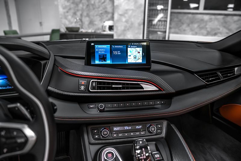 BMW i8 ROADSTER LASER/H&K/HUD/KARBON - fotka 20 z 25