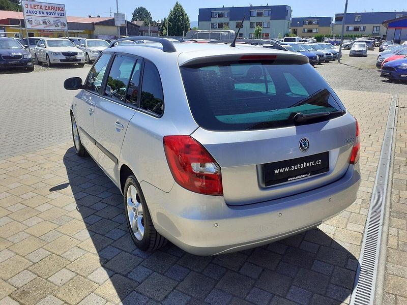 Škoda Fabia (2011) KOMBI 1.2 TSi AMBIENTE - fotka 5 z 27