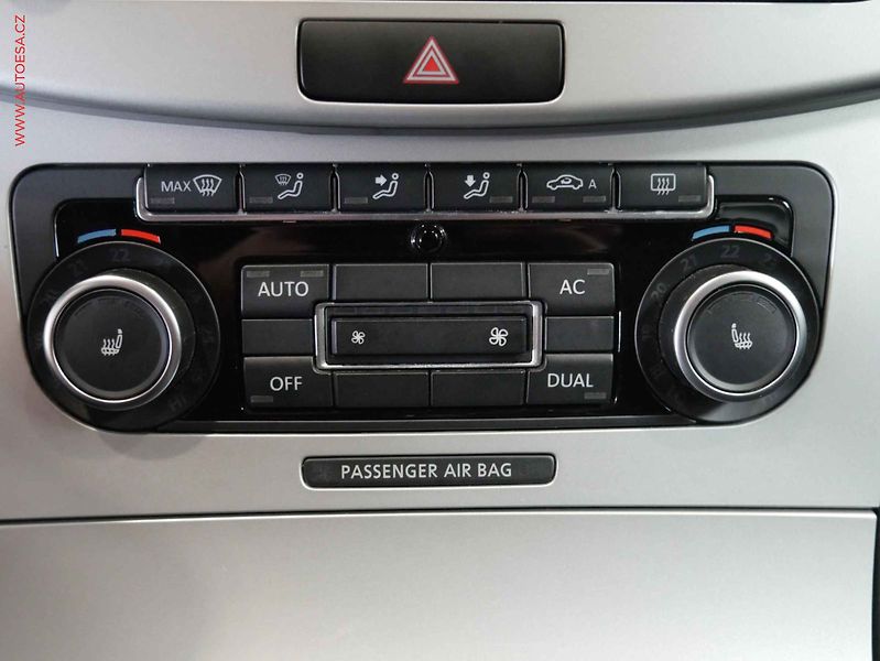 Volkswagen Passat (2011) 1.6 TDi, 1.maj, servis.kniha - fotka 14 z 16