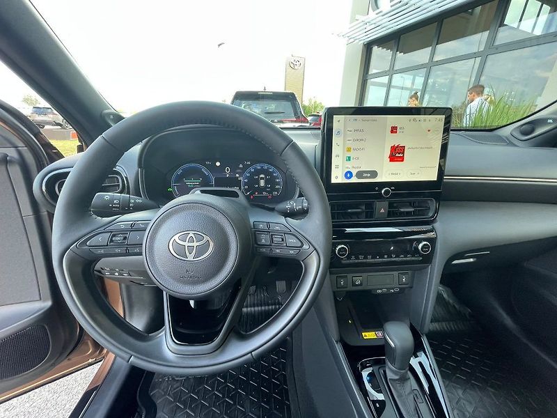 Toyota Yaris Cross 1.5 HSD 4x4 Executive Tech VIP - fotka 15 z 31