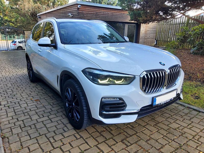 BMW X5 (2019) 30d xDr. 195kW ČR - fotka 2 z 28