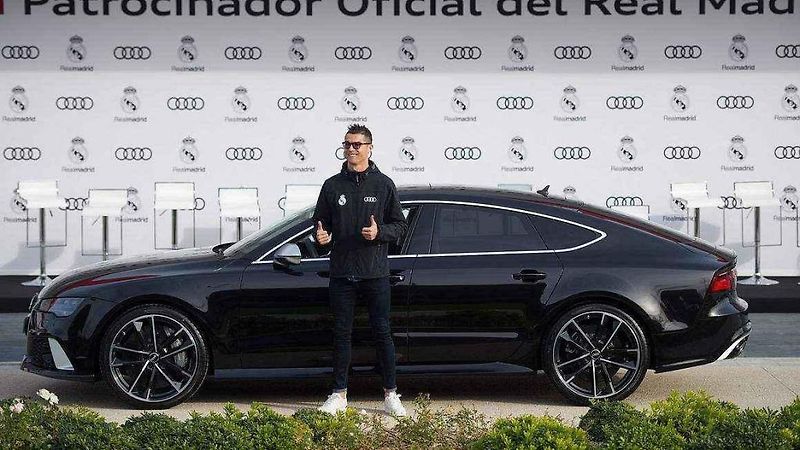 Audi předalo nové vozy fotbalistům Realu Madrid.