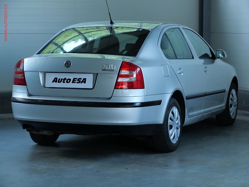 Škoda Octavia (2005) 1.6i, 2.maj,ČR, Ambiente - fotka 4 z 17