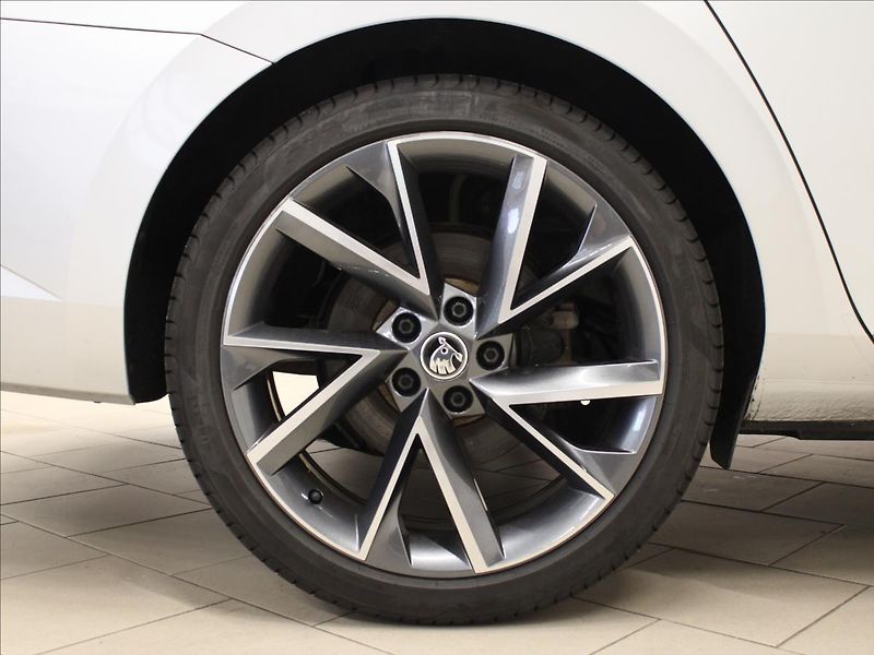 Škoda Superb 1,4 TSI iV DSG Sportline - fotka 32 z 39