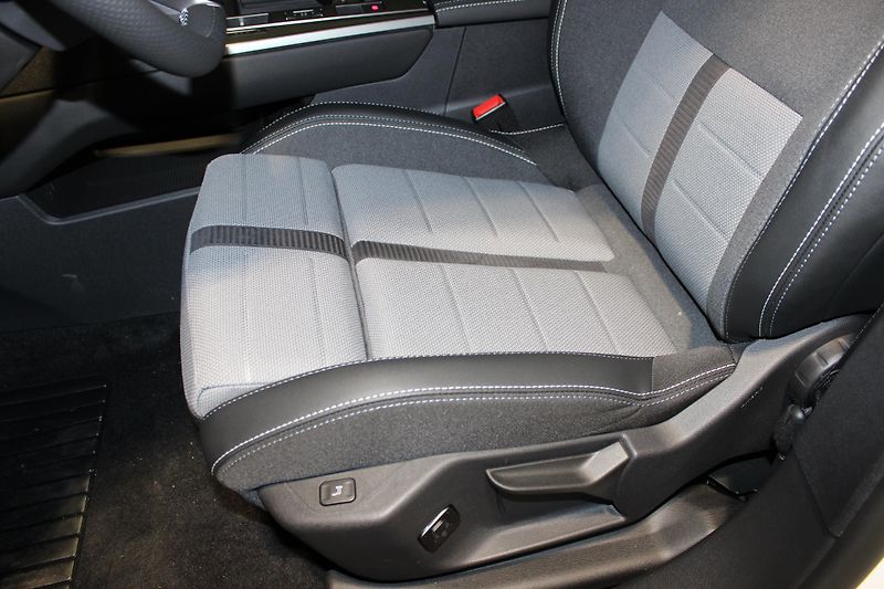 Opel Grandland (2025) GS Hybrid 1.2 TURBO 107kW - fotka 15 z 17