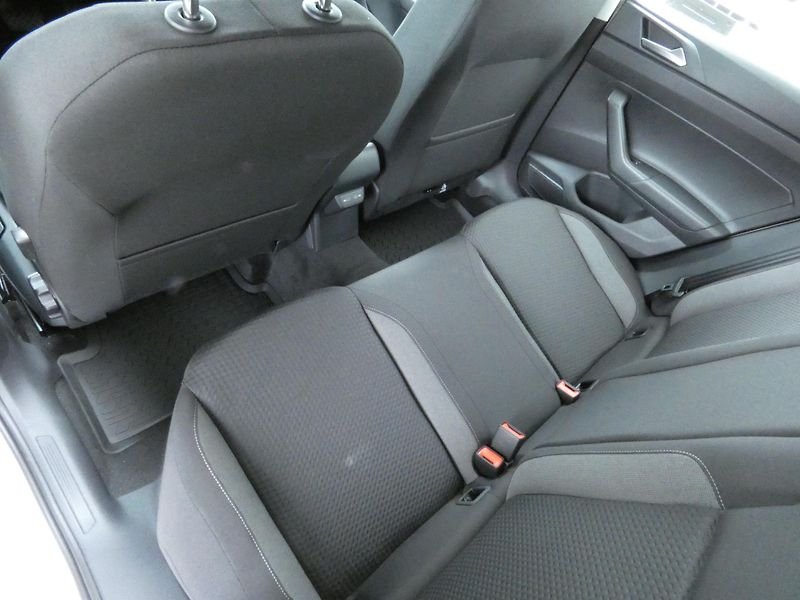 Volkswagen Polo People 1,0 TSI 85 kW 7DSG - fotka 26 z 30