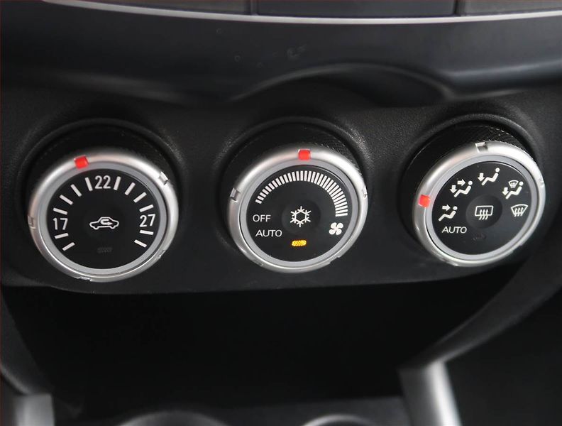 Mitsubishi ASX (2011) 1.8 DI-D MIVEC, 4X4 - fotka 17 z 18