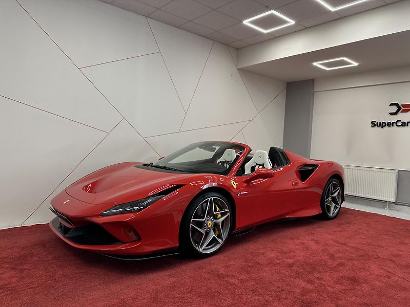 Ferrari F8 (2022) Spider*LIFT*DISPLAY*TEMPOMAT - fotka 1 z 18