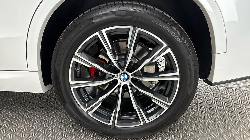 BMW X5 30d AUT xDrive M-paket - fotka 19 z 29