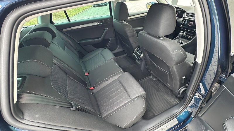 Škoda Superb (2024) COM GRT STY 4X4 TD 140/2.0 A7A - fotka 15 z 24
