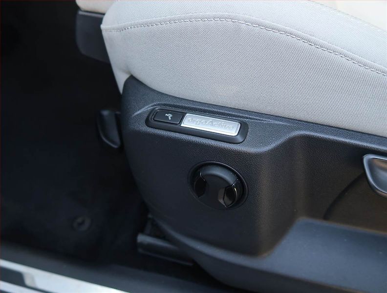 Volkswagen Tiguan (2023) Elegance 2.0 TDI, digi klima - fotka 29 z 32