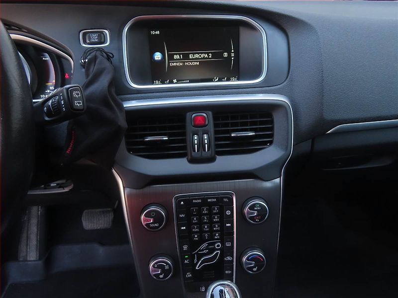 Volvo V40 (2016) 1.5 T2, Automat, Navi, Xenony - fotka 12 z 21