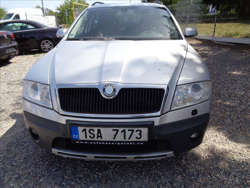 Škoda Octavia 2,0   scout - fotka 2 z 18