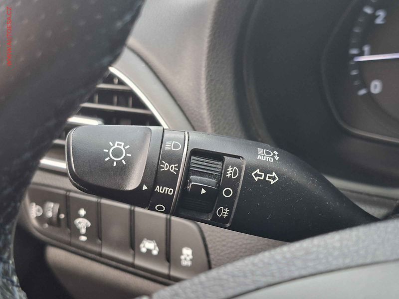 Hyundai i30 (2018) 1.4 TGDi, 2.maj,ČR, AC, tempo - fotka 14 z 19