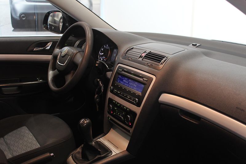 Škoda Octavia (2010) 1.4 TSI 90kW Nez.Topení - fotka 19 z 31