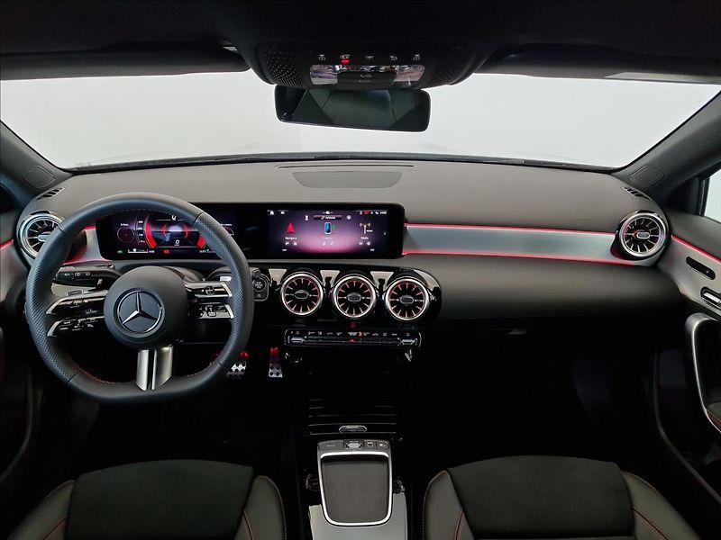 Mercedes-Benz Třídy A 200d AMG Style Edition - fotka 13 z 22