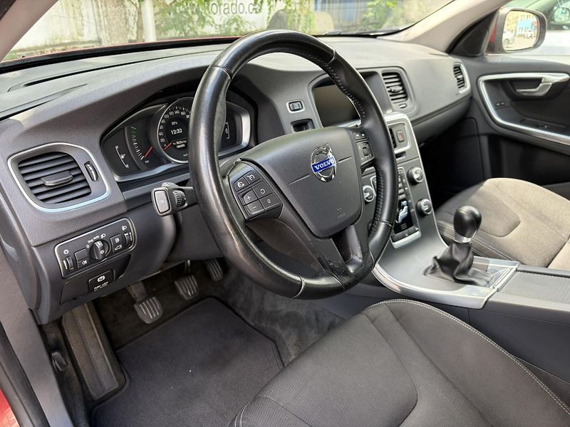Volvo V60 (2014) - fotka 2 z 34