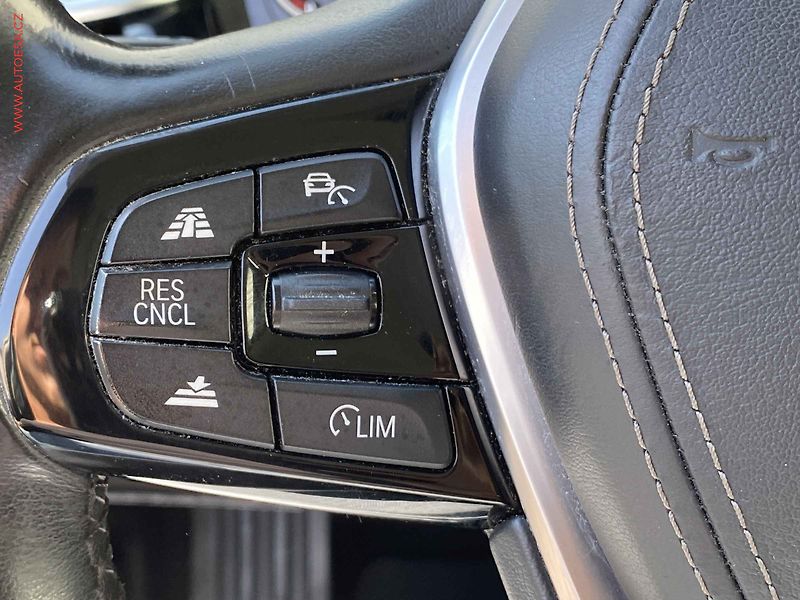 BMW Řada 5 (2017) 3.0D 530d, AT, navi, bixen - fotka 14 z 20