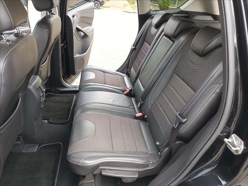Ford Kuga 2,0 TDCi,120kw,4x4,NAVI,KAMERA - fotka 17 z 50