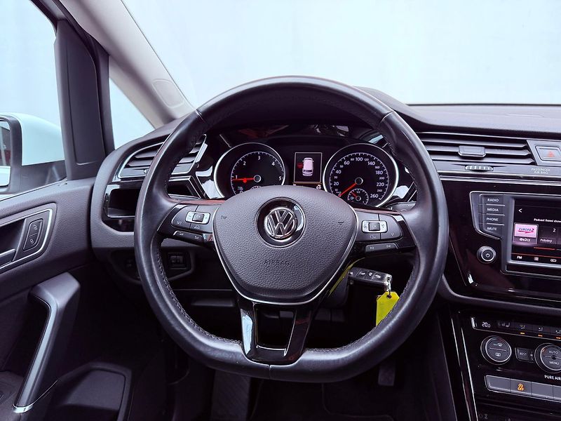 Volkswagen Touran 2.0 TDi Highline, ČR, 7 míst - fotka 17 z 27