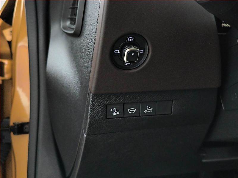 DS Automobiles DS4 (2022) Cross 1.6 PureTech - fotka 19 z 19