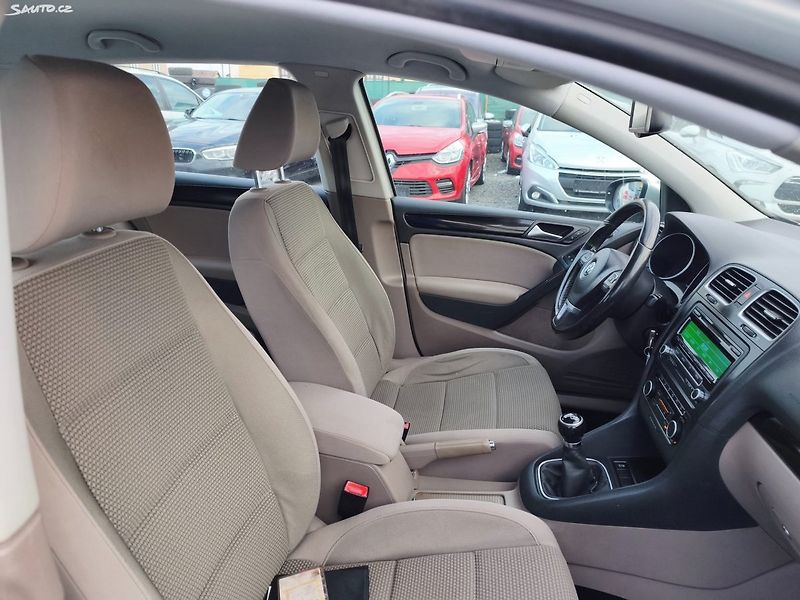 Volkswagen Golf (2011) - fotka 18 z 31