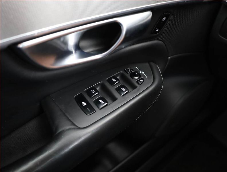 Volvo XC90 (2019) T6 AWD - fotka 17 z 21
