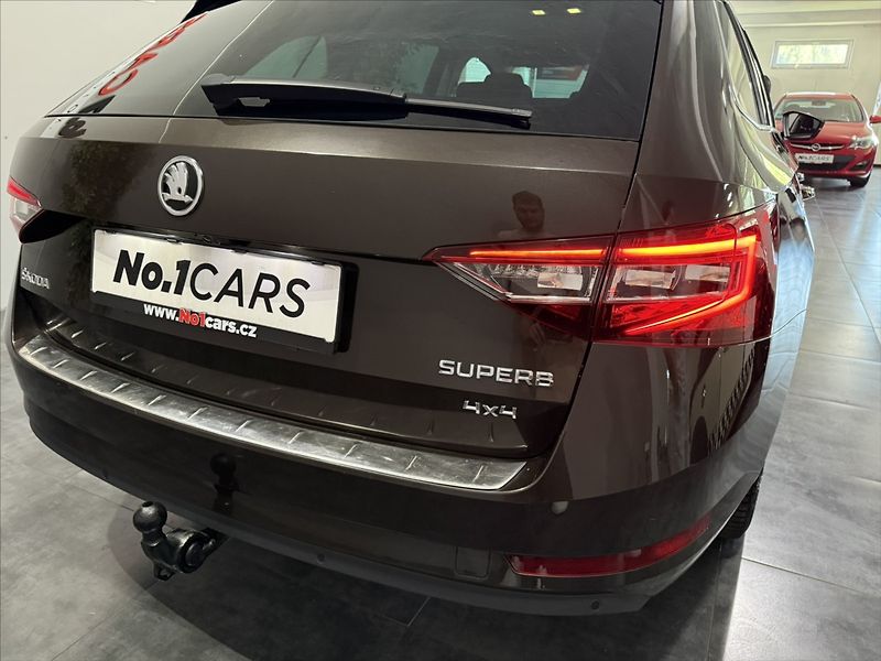 Škoda Superb 2,0   TDI 110kW STYLE 4x4 TAŽN - fotka 37 z 47