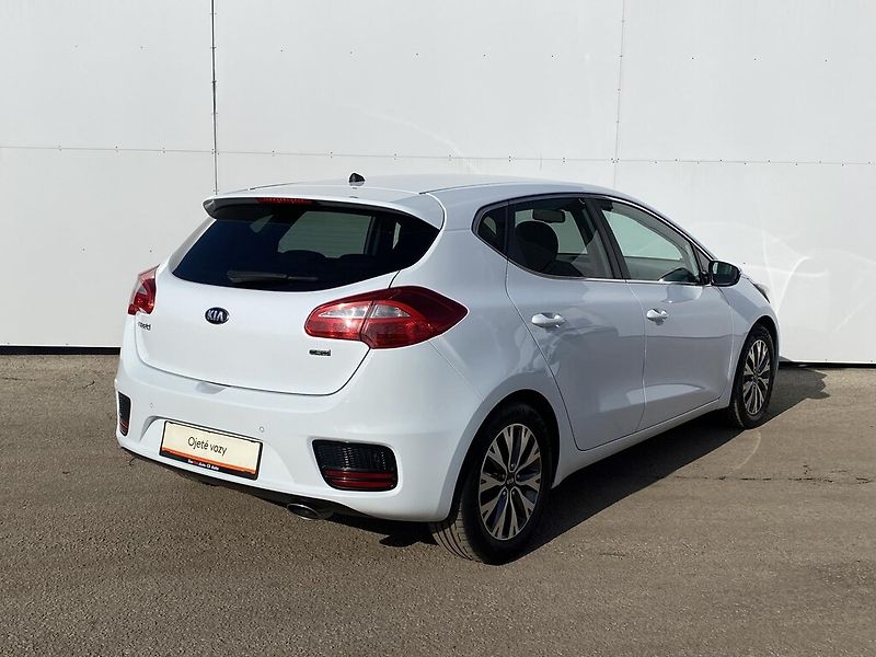 Kia Ceed 1,6 CRDi 100 kW - fotka 2 z 25