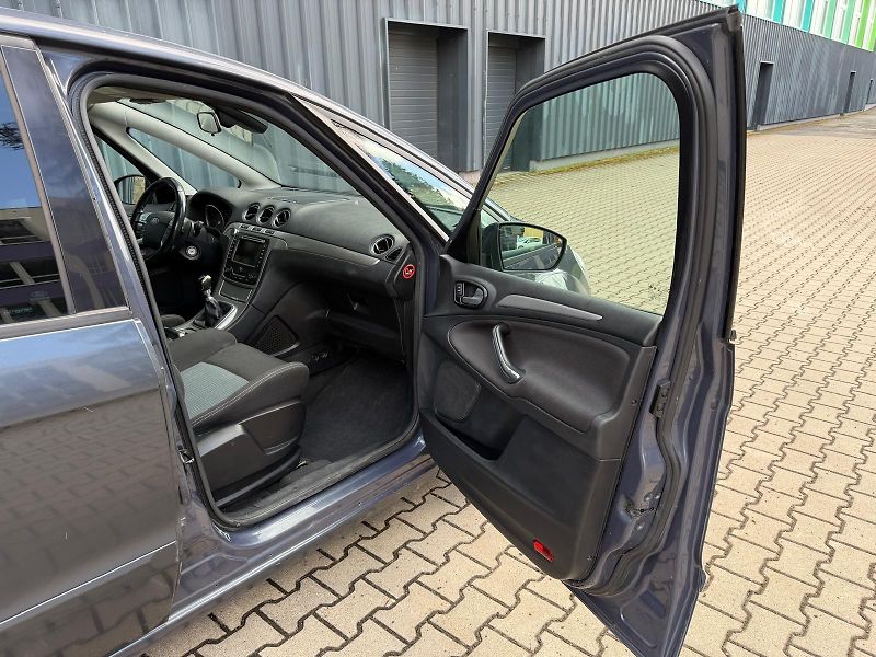 Ford S-MAX 2,0 TDCi 7- místný/ pneu / - fotka 17 z 25