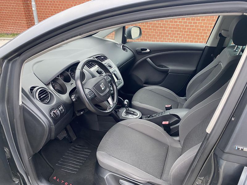Seat Altea 1.6TDi, AUTOMAT,STYLE, VÝB.ST. - fotka 16 z 46
