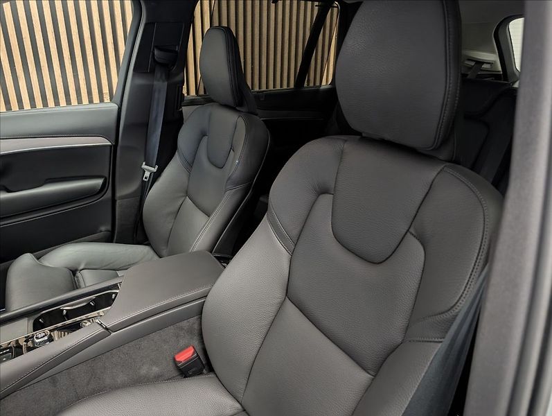 Volvo XC90 T8 Plus Dark Recharge AWD - fotka 18 z 39
