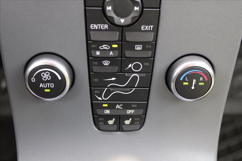 Volvo S40 2,4 i  NOVÉ V ČR,SERVIS - fotka 14 z 27
