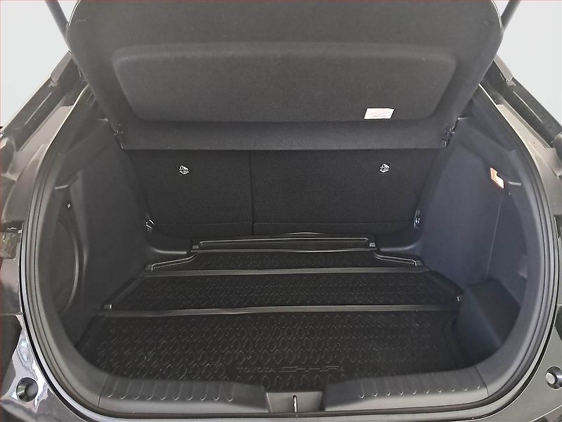 Toyota C-HR (2024) 2.0 Hybrid - fotka 14 z 19