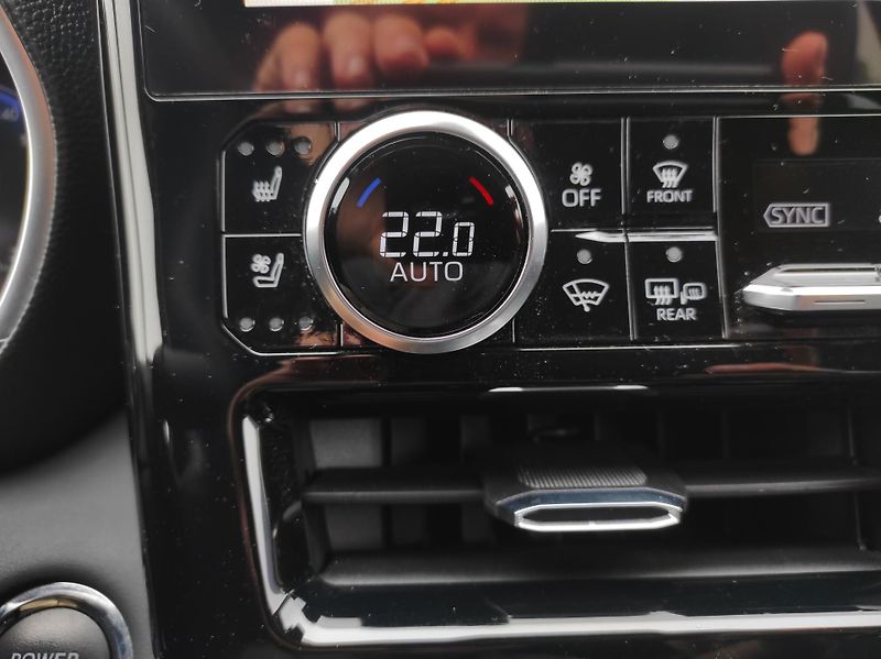 Toyota Highlander 2.5e-CVT HEV 7míst, AWD - fotka 25 z 59