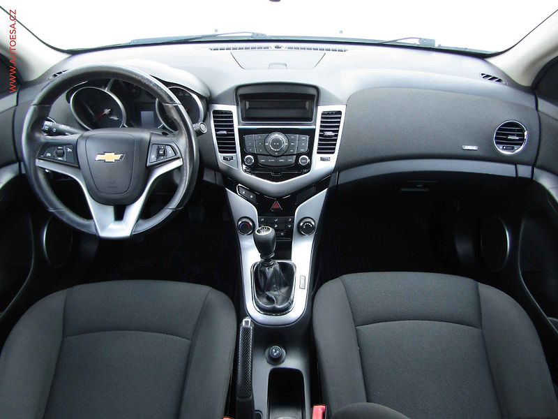 Chevrolet Cruze (2012) 1.6 16V, ČR, AC, temp - fotka 8 z 16