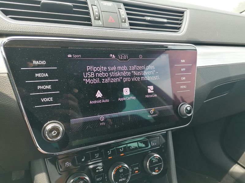 Škoda Superb (2022) IV 1.4 TSi PHEV 160kW - fotka 14 z 30