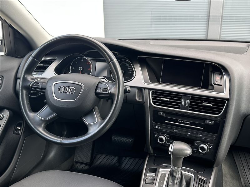 Audi A4 3,0 TDI 204PS  Ambiente A/T - fotka 22 z 53