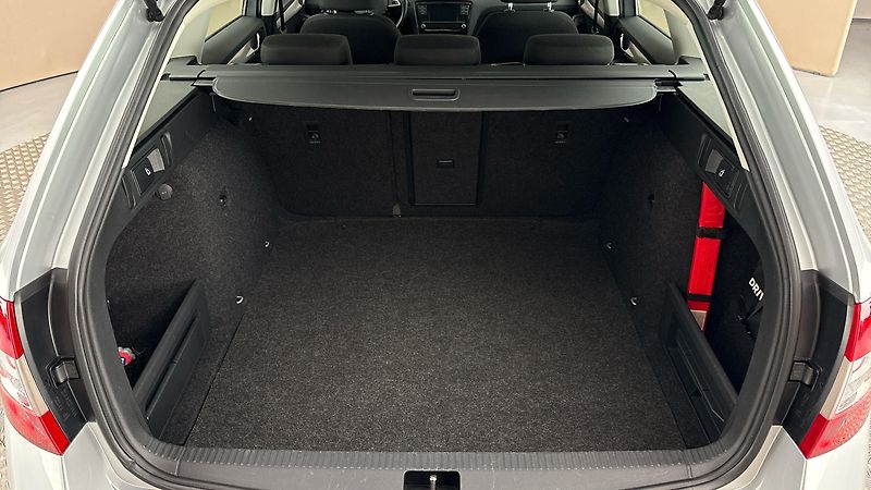 Škoda Octavia 1.6 TDI Ambition Combi - fotka 17 z 24