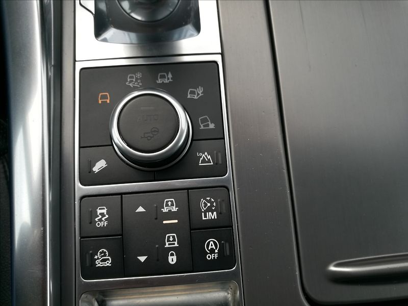 Land Rover Range Rover Sport 3,0 V6 Sport - fotka 11 z 22