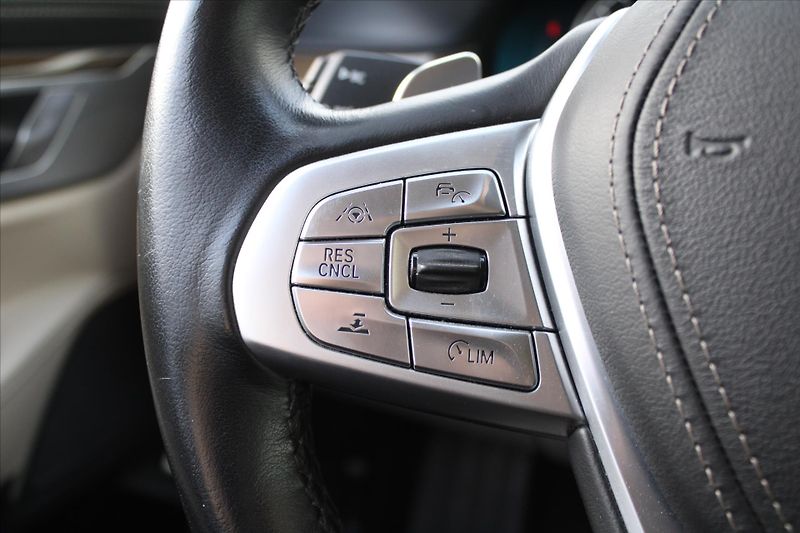 BMW Řada 7 750Li xDrive LASER MASÁŽE ČR - fotka 15 z 44