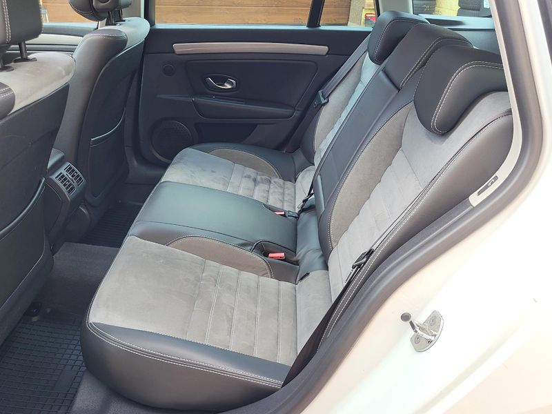 Renault Laguna 2.0dCi 127kW*4CONTROL*PANORAMA - fotka 27 z 50