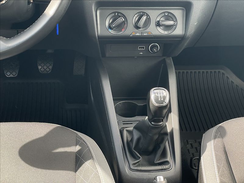 Škoda Fabia 1,0 TSI Combi Ambition Plus - fotka 13 z 23