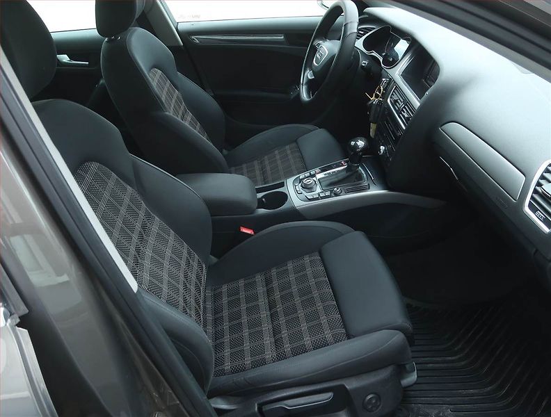 Audi A4 (2013) Ambition 2.0 TDI, Automat - fotka 9 z 14