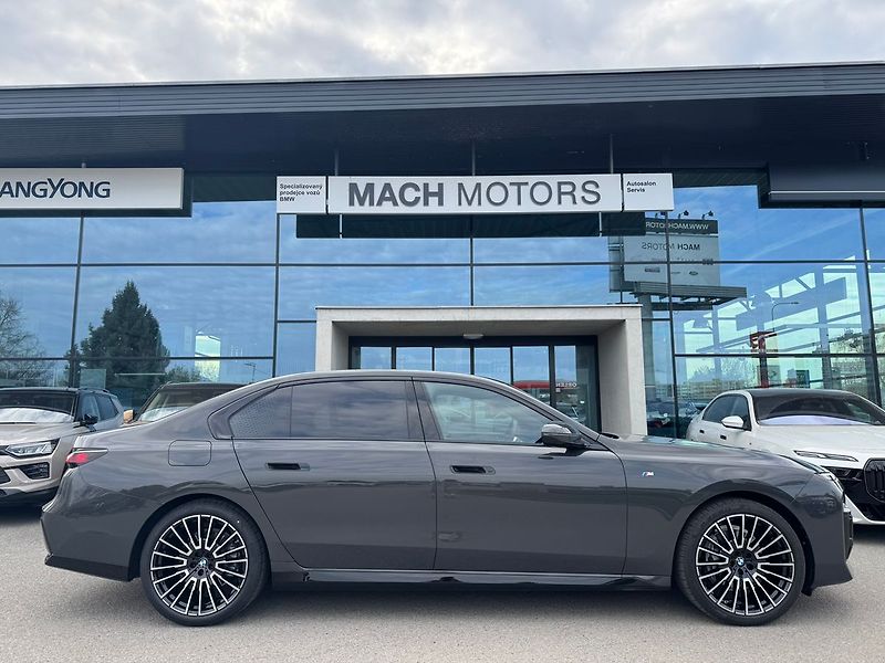 BMW Řada 7 740d xDrive  TV TOP - fotka 5 z 22